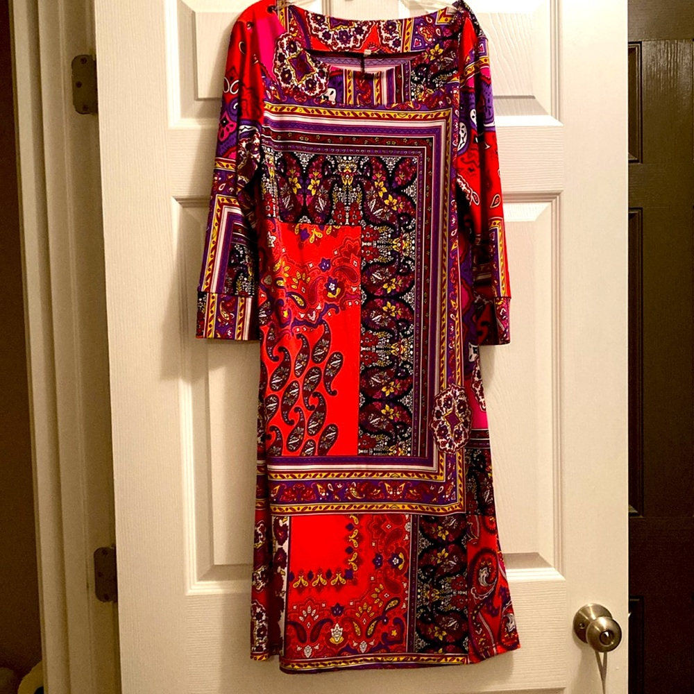 NWOT Graphic print midi dress. Never worn